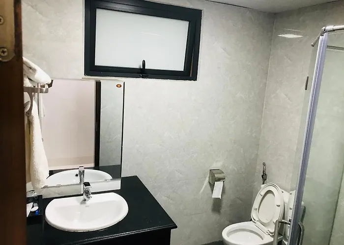 Khách sạn Starway - *