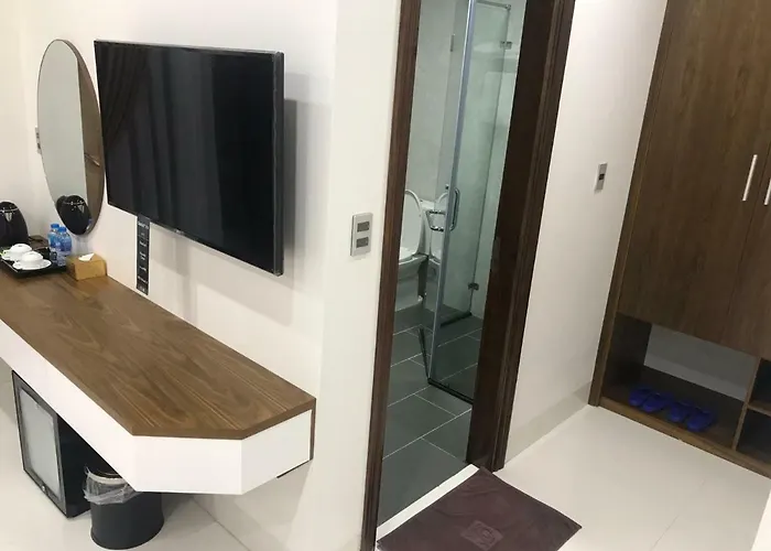 Khách sạn Starway - *