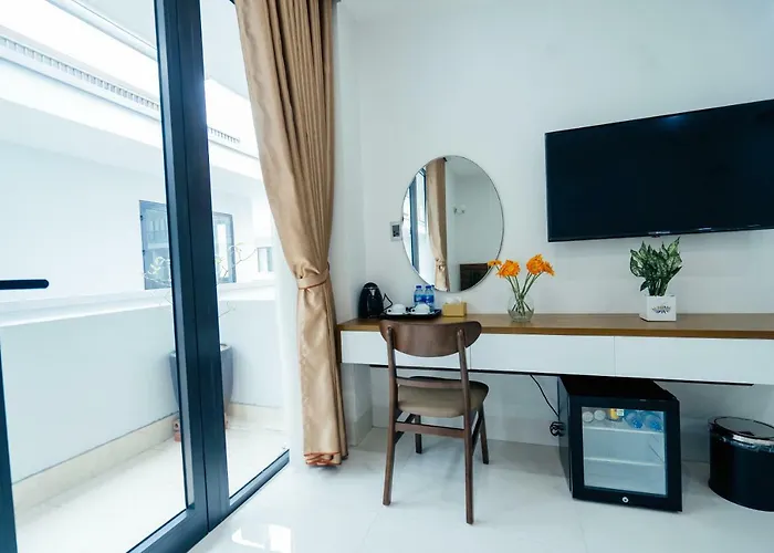 Khách sạn Starway - *